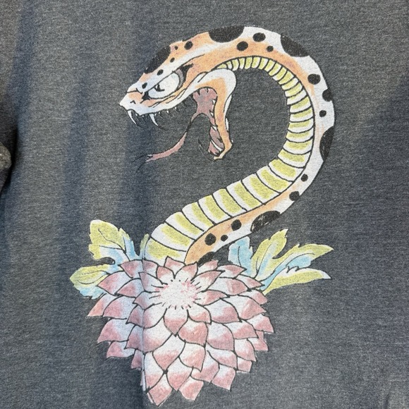 Women's Ed Hardy Vintage Style T-shirt Tattoo Black Lotus Snake Large - Picture 2 of 4